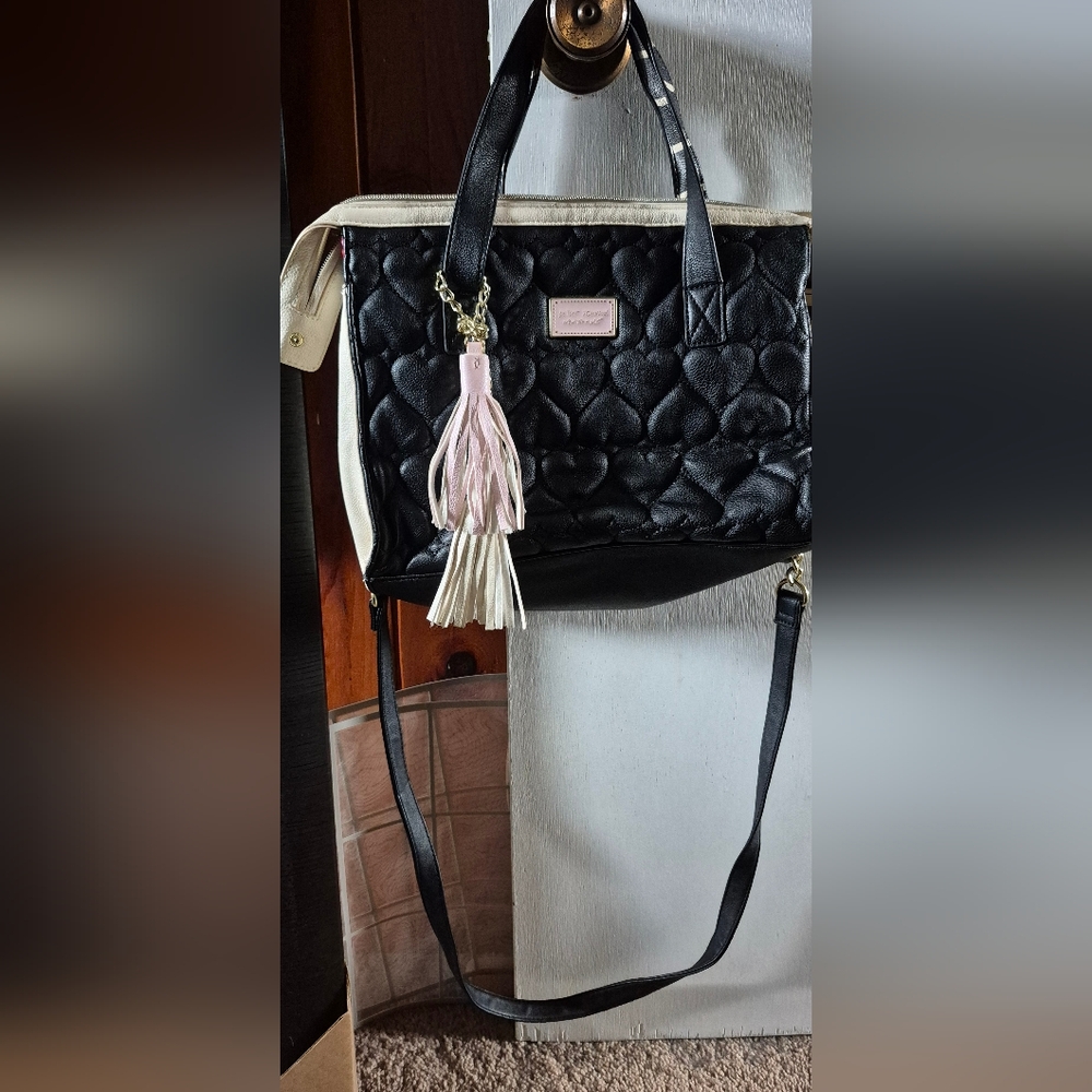 Betsey Johnson Black Quilted Crossbody Bag - Picture 2 of 8